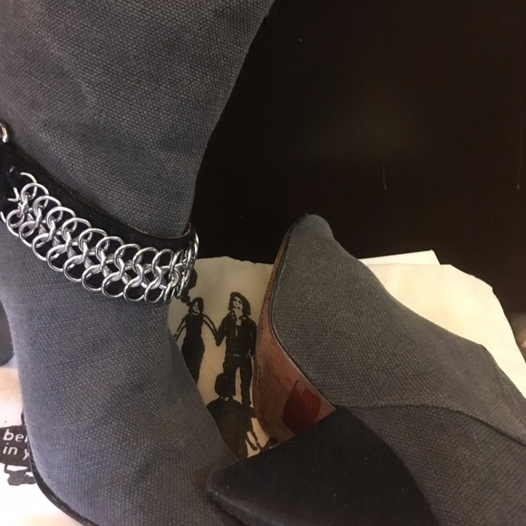 Isabel Marant fringed canvas slouch boots - Picture 8 of 8